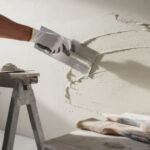 découvrez les méthodes et conseils pour faire tenir la chaux sur un enduit plâtre, afin d'assurer une finition durable et esthétique à vos murs.