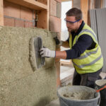 découvrez les avantages de l'isolation chaux chanvre et apprenez comment mettre en œuvre cette solution écologique, performante et durable pour améliorer le confort thermique et acoustique de votre habitation.