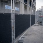barrière heras dimension : clôture chantier mobile M350 M400 en acier grillagé gris